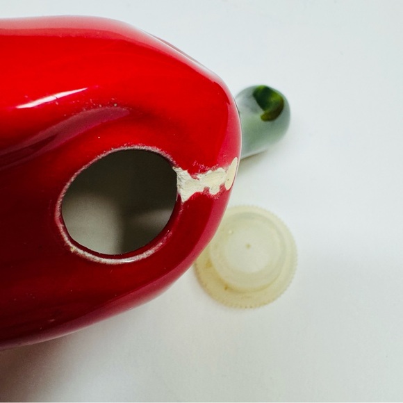 Vintage Red Hot Chili Pepper Salt and Pepper Shakers Spicy Ceramic - Picture 9 of 9